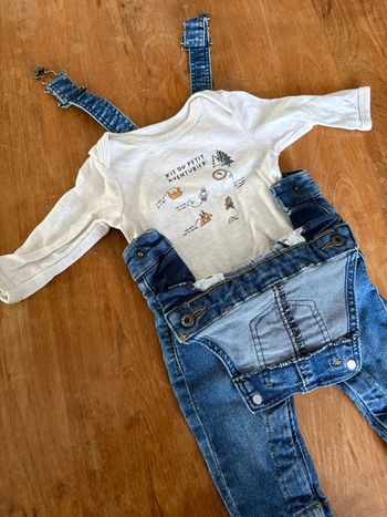 Ensemble bébé garçon - salopette en jean + body manches longues. 