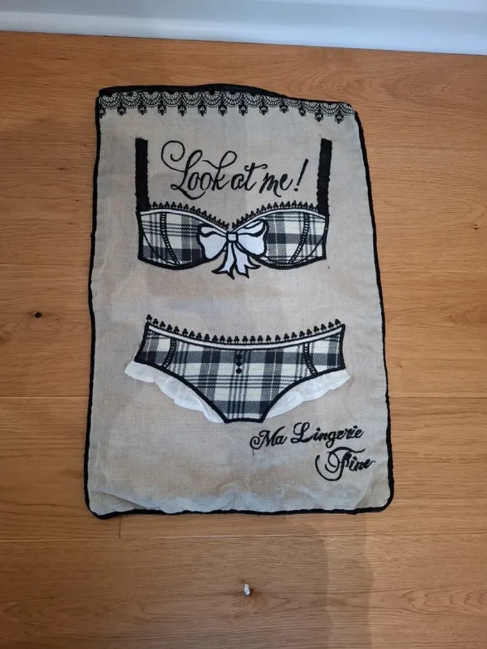 Sac pour lingeries- très bon état - photo numéro 2