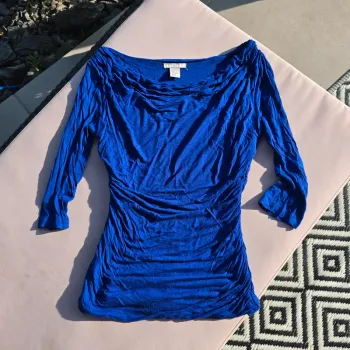 Top coupe bénitier h&m taille s bleu roi électrique