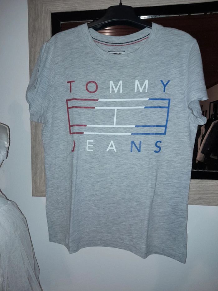 T-shirt tommy hilfiger xs 🚹