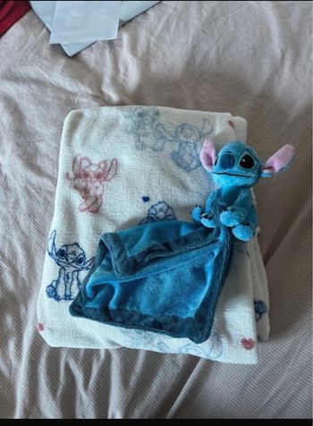 Couverture et doudou stitch