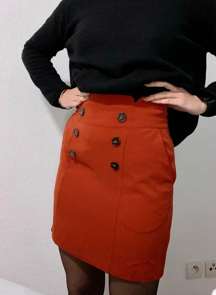 Jupe à boutons - photo numéro 3