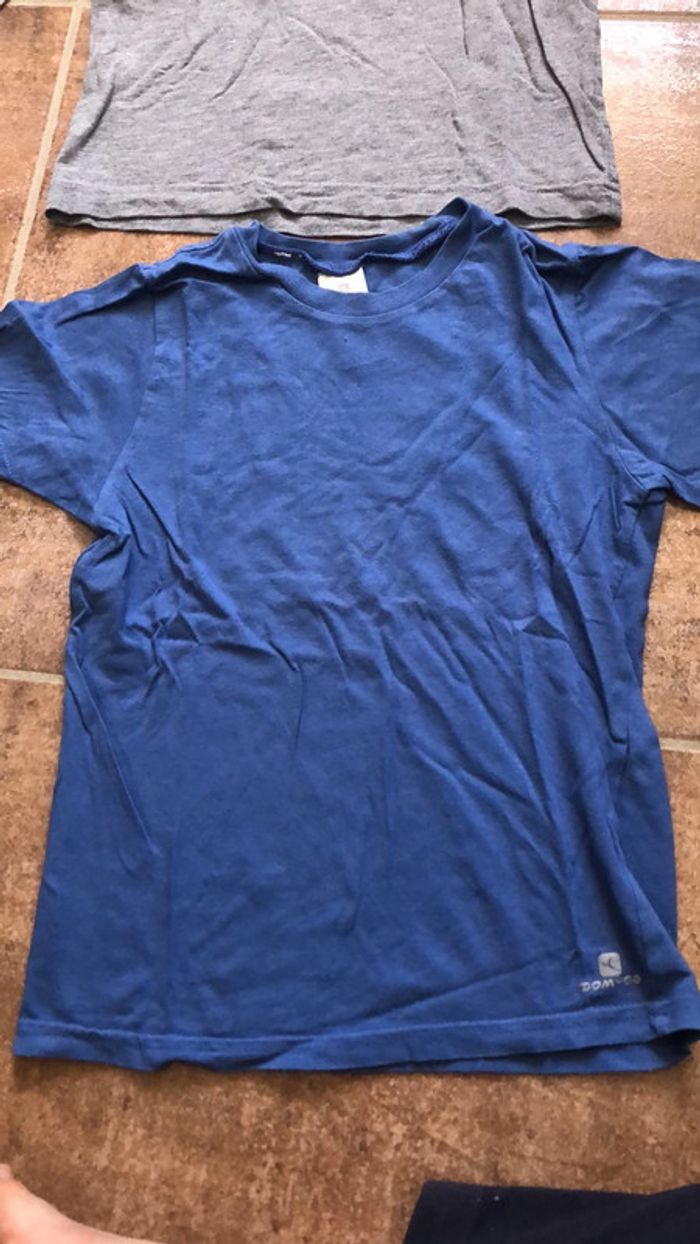 Lot de tee-shirts 👕 5A (*5) - photo numéro 4