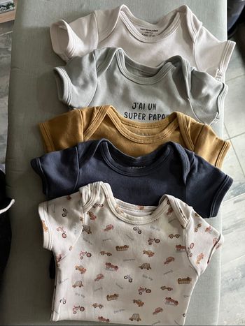 Lot bodys bébé garçon 6 mois