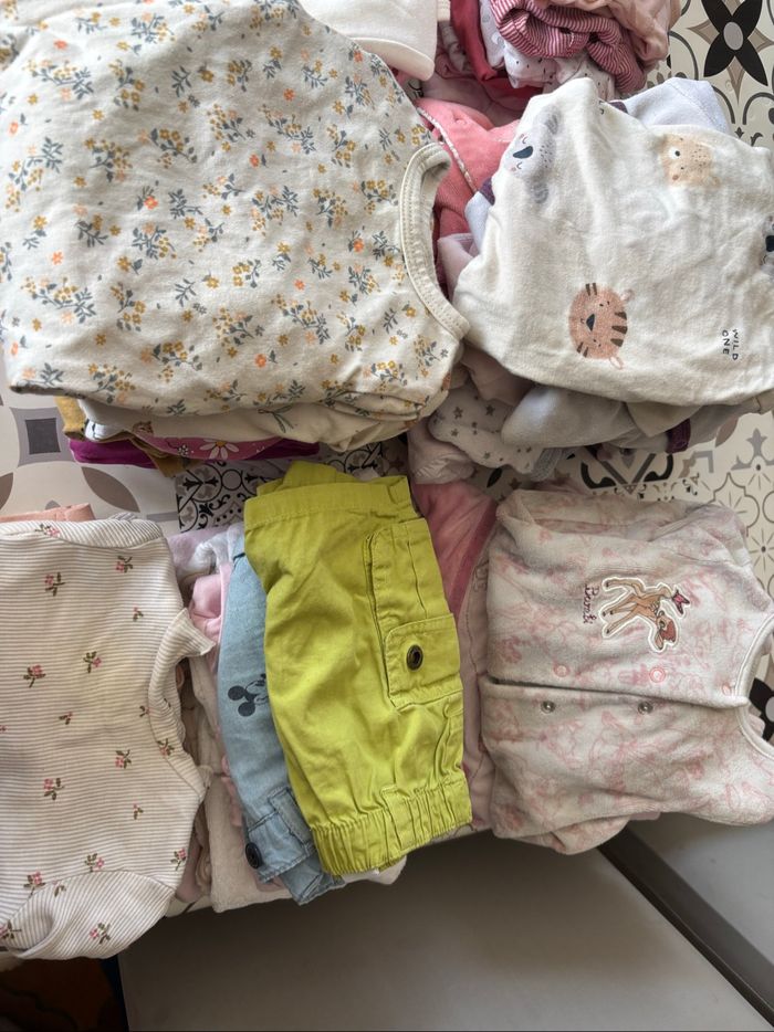 Lots vêtements 1mois - photo numéro 2