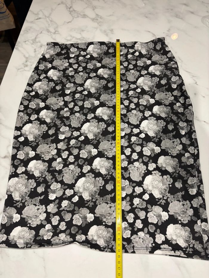 Jolie jupe mi longue taille XL - photo numéro 4