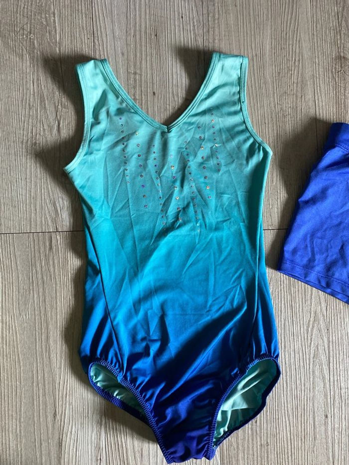 Juste corps de gymnastique avec short