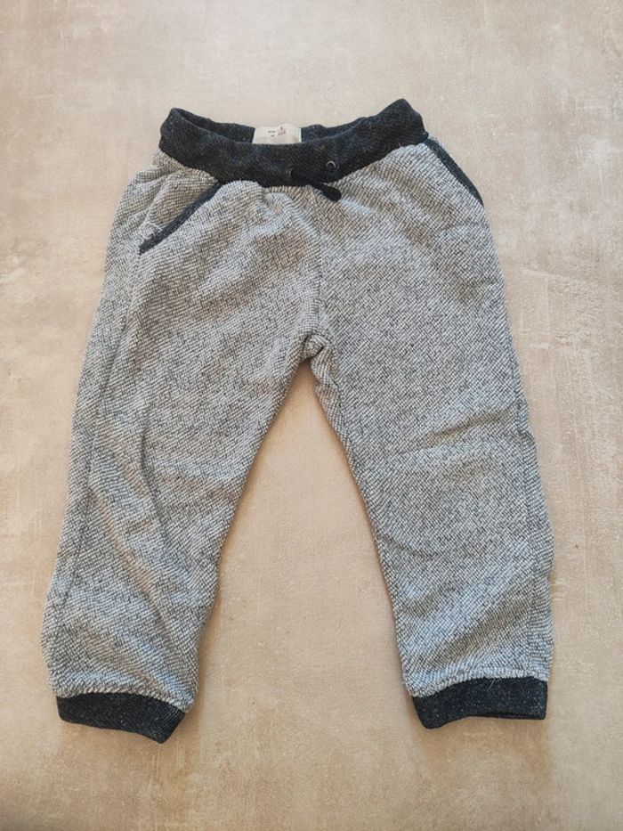 2 ensembles jogging t-shirt manches longues pantalon et polo marine taille 5 ans Zara c&a - photo numéro 4