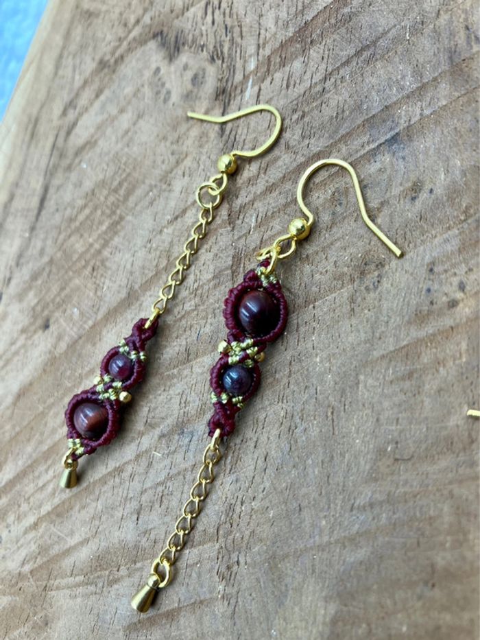 Boucles d’oreilles pendantes dépareillées macramé pierre Œil de Taureau, Grenat - photo numéro 2