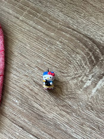 Figurine hello kitty