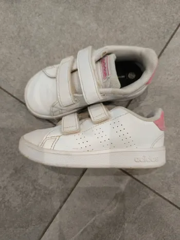 Basket adidas blanche 24