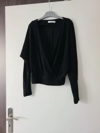 Haut noir pailleté