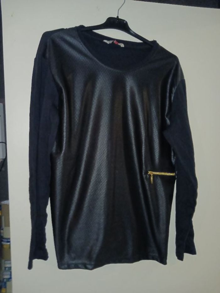 Haut noir simili cuir tissaia taille 46/48