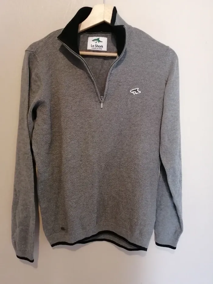 Pull le Shark gris taille M