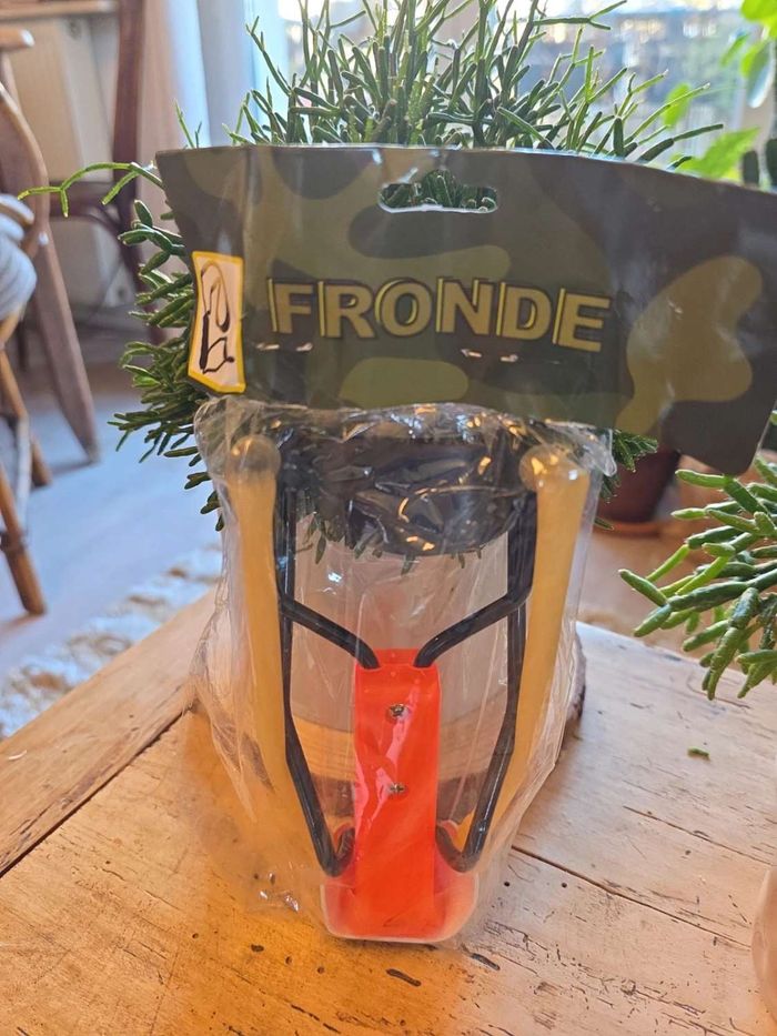 Fronde solide métal, cuir & plastique – Interdit -14 ans, neuve - photo numéro 4