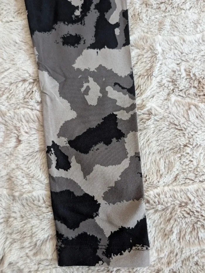 Legging fille. Puma. Neuf . 9/10ans - photo numéro 3