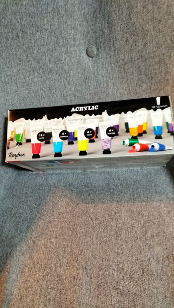 Boîte de 36 tubes de peinture acrylique Rayher 