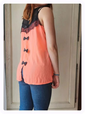 Blouse orange col dentelle avec dos noeuds