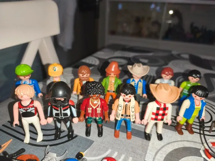 Lot figurines playmobil hommes et accessoires - photo numéro 5