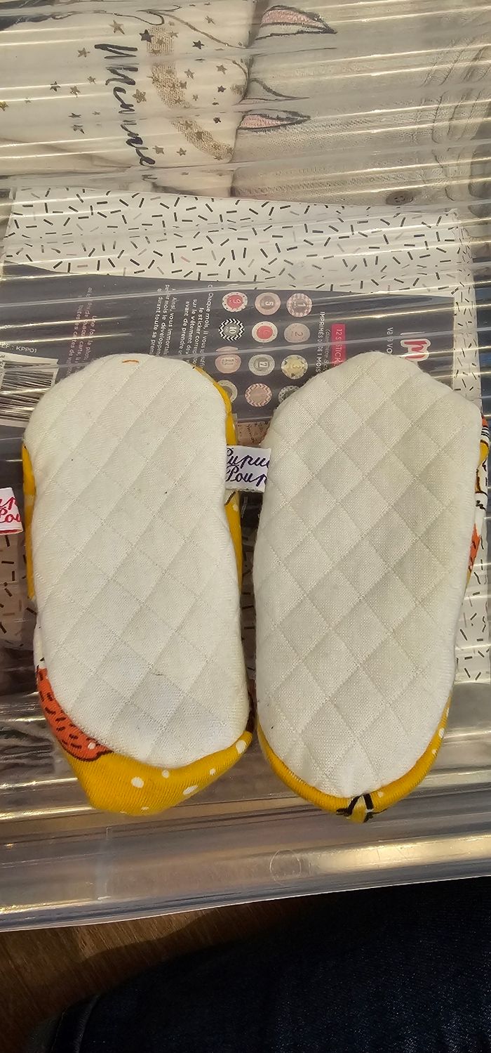 Lot chaussons tissu neuf petit créateur 6 12mois - photo numéro 4