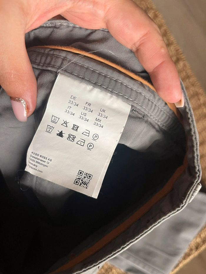 2 Chinos Hugo Boss gris et bordeau - photo numéro 4