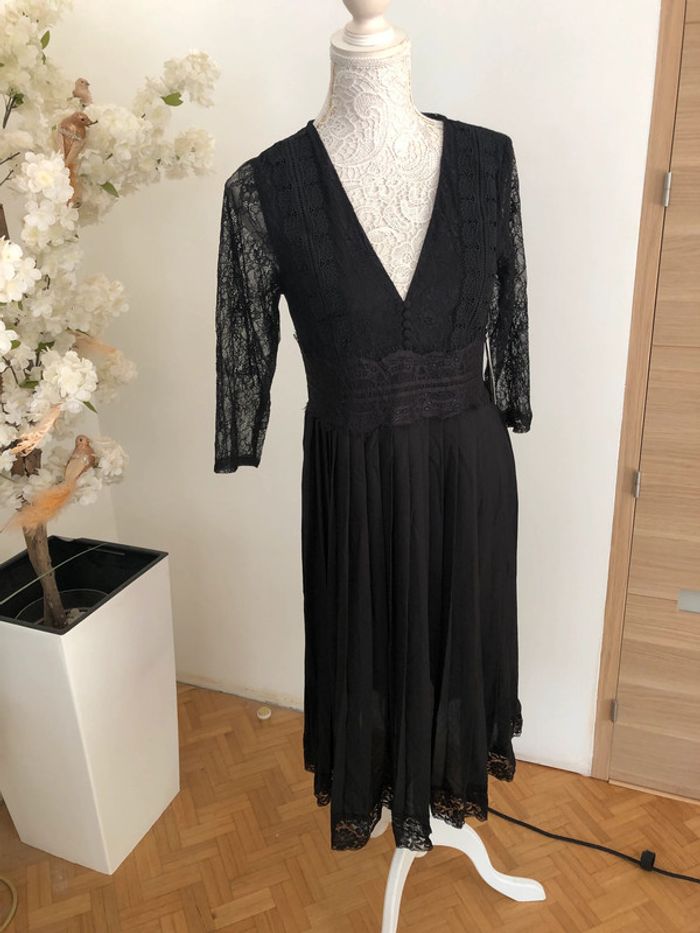 Robe en dentelle plissée neuve Zara taille M