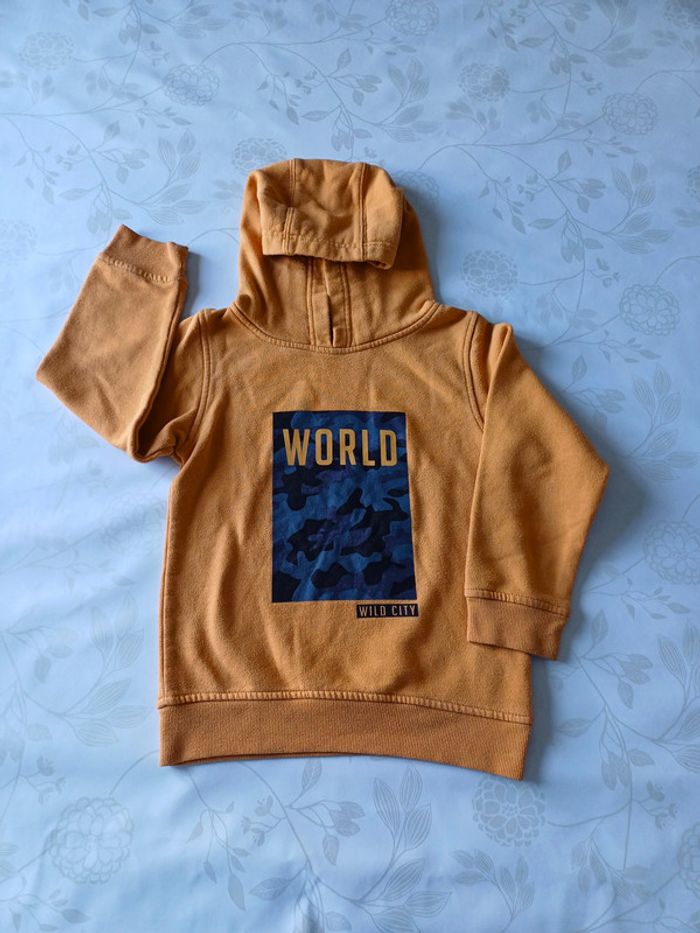 Sweat à capuche taille 6 ans