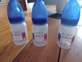 Lot de 3 biberons neufs 150 ml