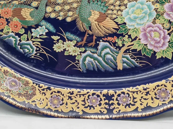 Grand plat vintage asiatique années 70 en céramique décor paons et fleurs - photo numéro 3