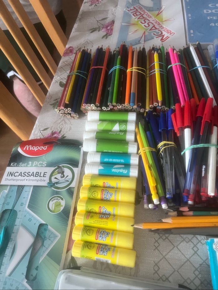 Lot de fournitures scolaires - photo numéro 3