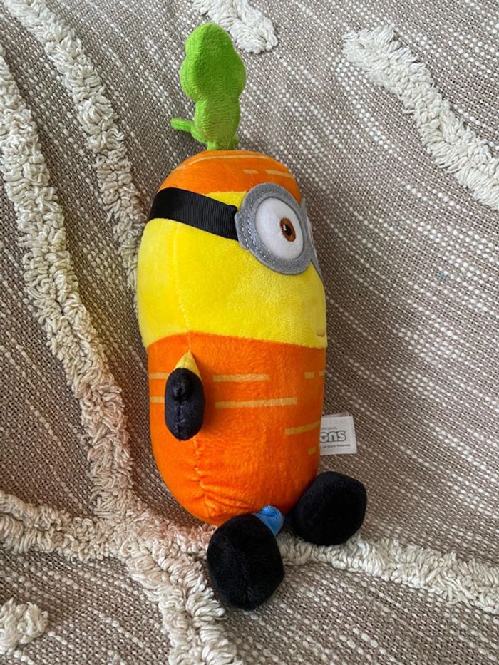 Peluche doudou Moi moche et méchant les minions jaune carotte orange très bon état - photo numéro 2