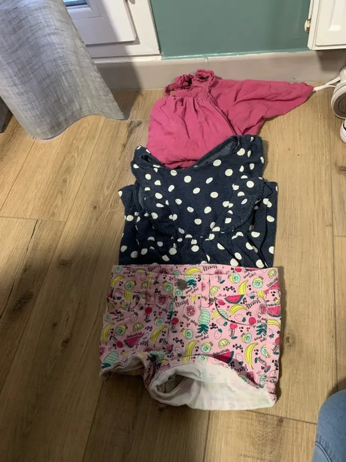lot trois vêtement fille