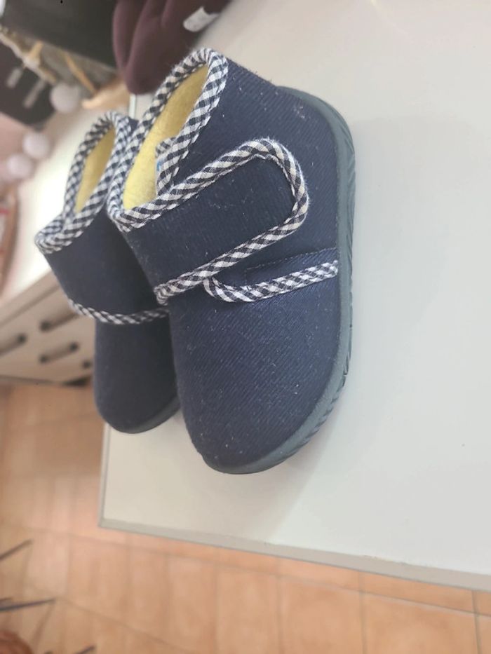 Pantoufle bebe 23 - photo numéro 2