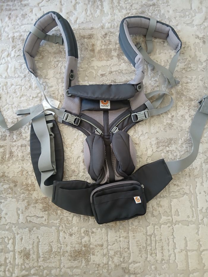 Porte bébé Ergobaby omni 360 gris charbon - photo numéro 2