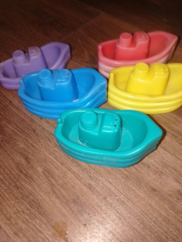 Différent jouets de bain - photo numéro 9