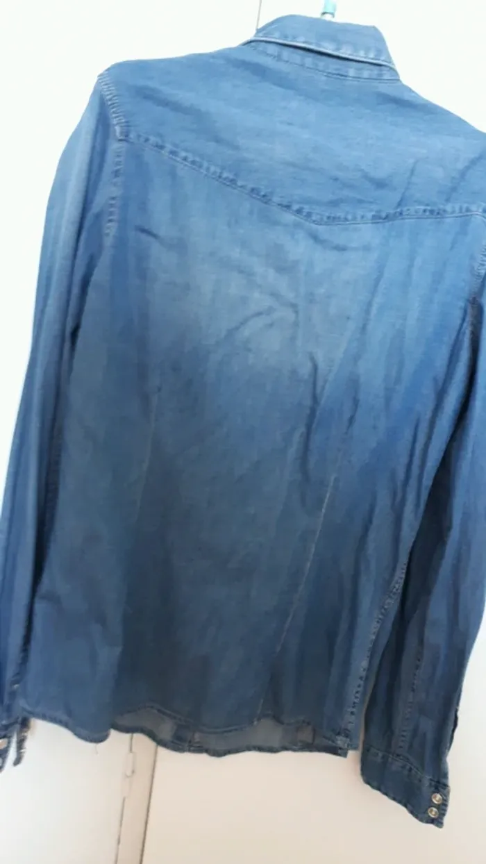 Chemise en jean taille M - photo numéro 3