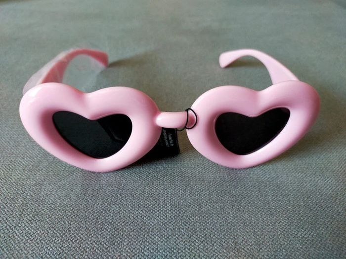 Lunettes de soleil cœur rose – Protection UV400 – Neuf avec étiquette - photo numéro 3
