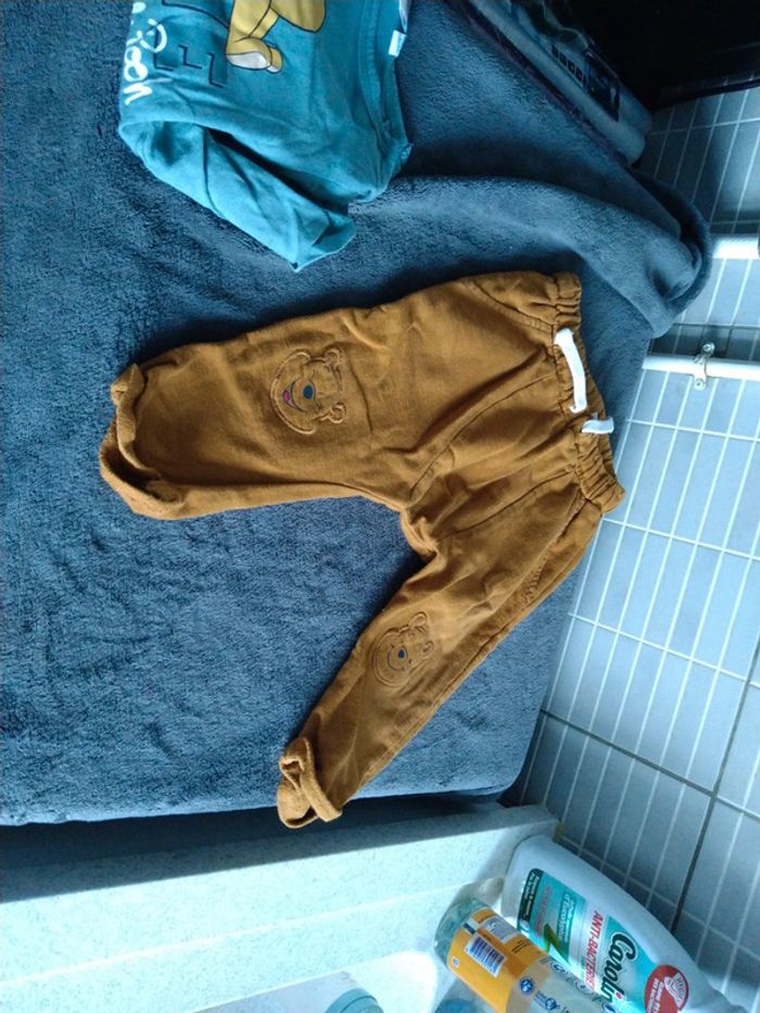 Tenue complète comprenant gilet+Tee shirt+pantalon Winnie l'ourson 12 mois - photo numéro 2