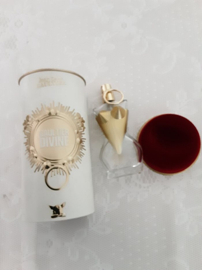 Boîte et flacon vide de 50ml marque divine de jean Paul gaultier - photo numéro 3