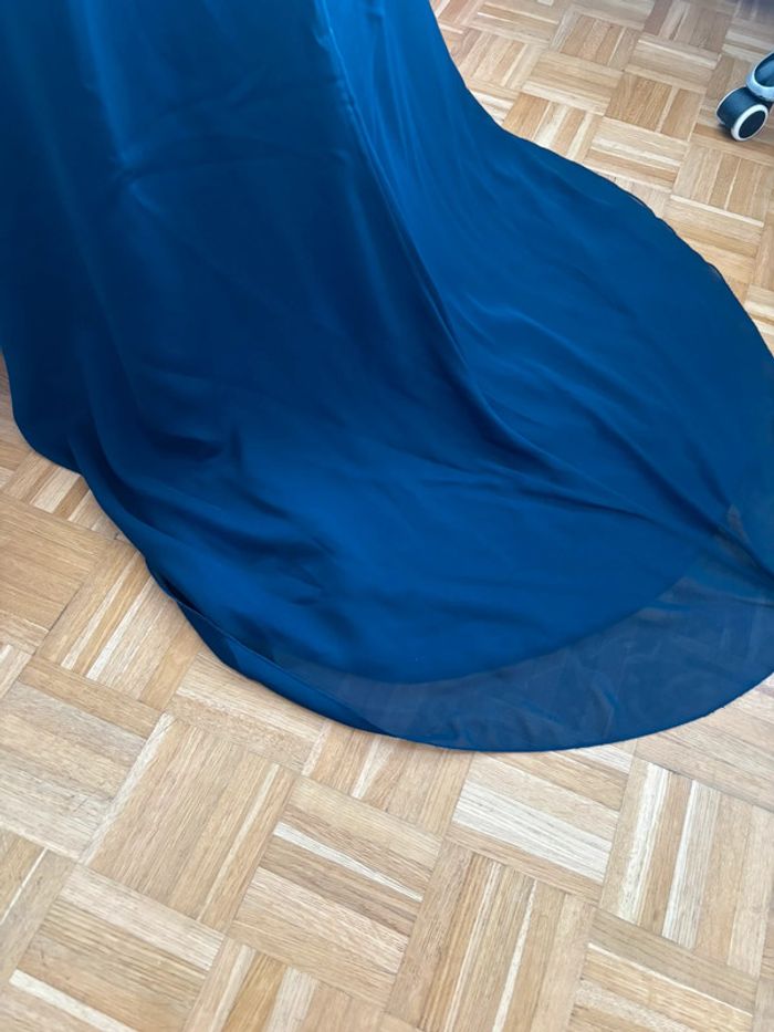 Robe bleu fluide avec traîne T38 - photo numéro 14