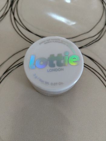 Ombre à paupières métallique Lottie complètement neuf