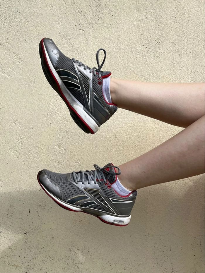 Chaussures de sport Reebok easy tone - gris argenté, rouge et blanc - photo numéro 3