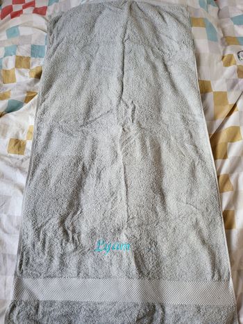 Serviette de bain grise brodée "Lyam"