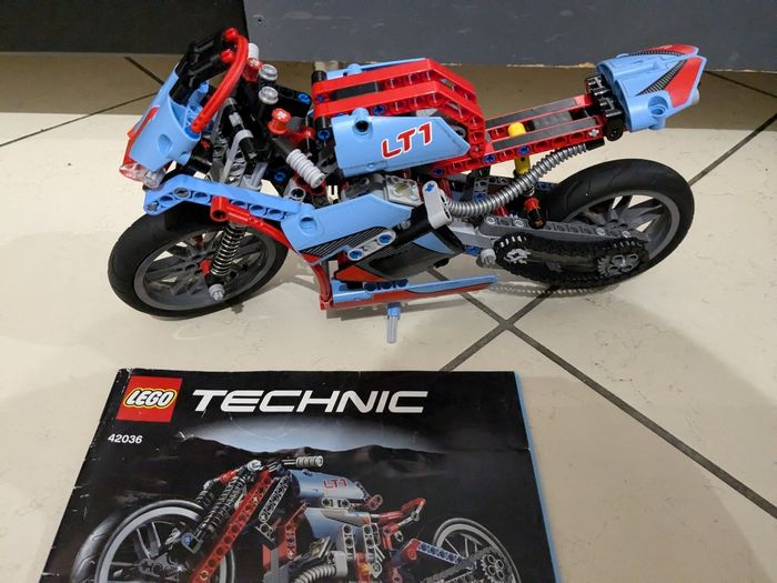 Lego technic la moto urbaine - photo numéro 2