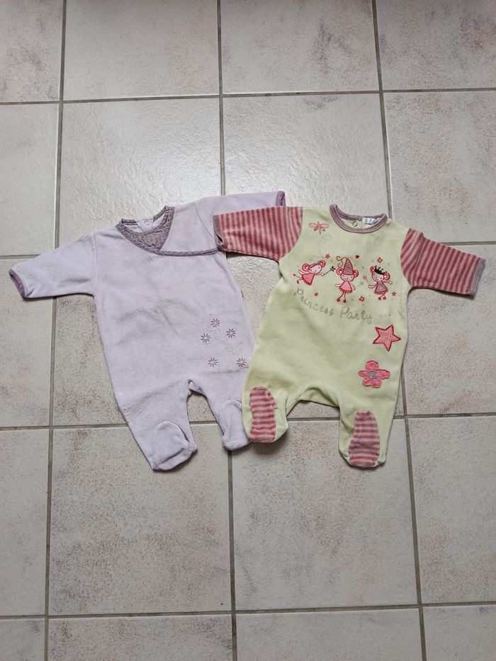 2 Pyjamas
