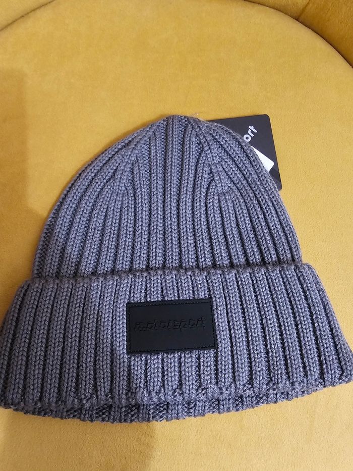 Bonnet neuf gris taille unique