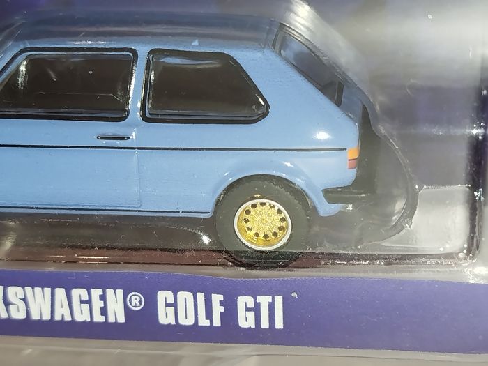 Greenlight 1982 Volkswagen Golf GTI  1/64 - photo numéro 5