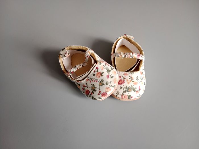 Chaussures fleuries liberty neuves bébé 6mois