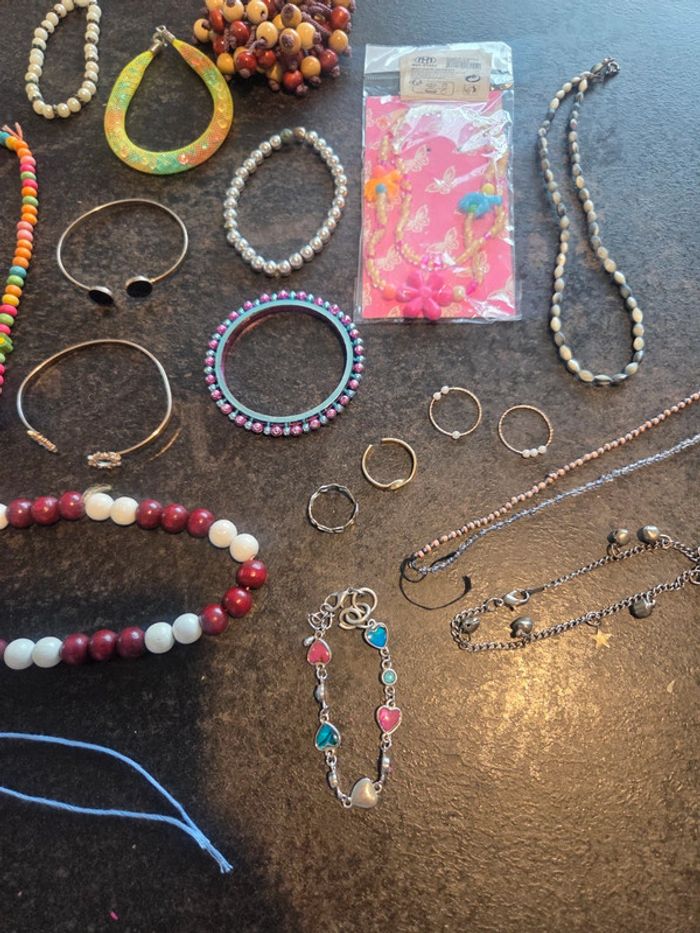 Lot bijoux  fille

Bracelets, colliers, bagues - photo numéro 3