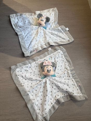 Lot 2 doudous Minnie disney baby neufs avec étiquettes